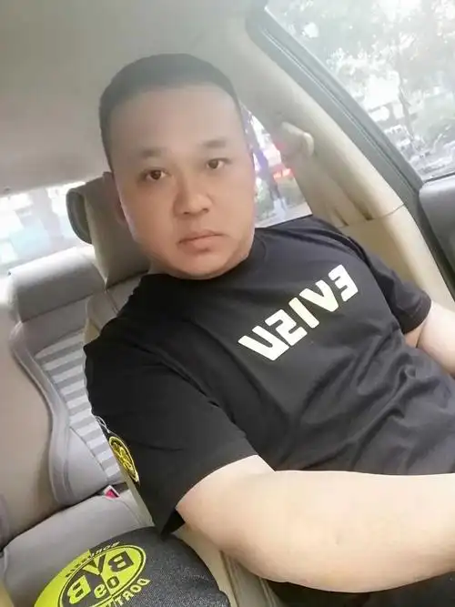 不惑之年的一枚屌丝油腻大叔