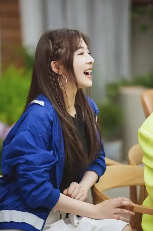 15 岁的张含韵30 岁的张含韵无论是在综艺,电视剧照样舞台上,张含韵的