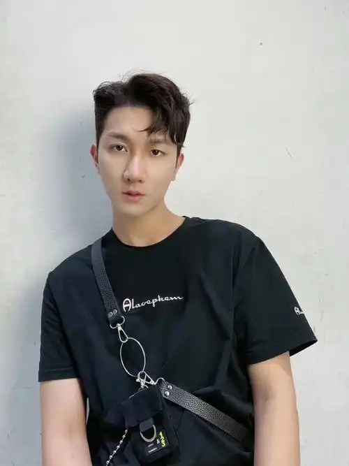 简单干净好打理适合9415圆脸鹅蛋脸瓜子脸方脸 修饰脸型头型效果