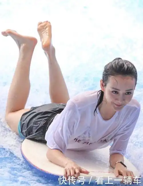 王鸥最大胆的一次穿保险裤直接下水当浮出水面我屏住呼吸