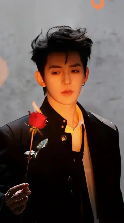 花开春意浓成长势头强2024年内娱飞升美男强势来袭