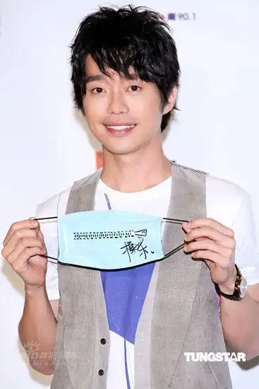 组图张栋梁宣传新专辑称不接受劈腿和三角恋