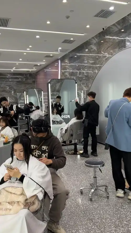 这应该是长沙最忙的明星理发店了吧