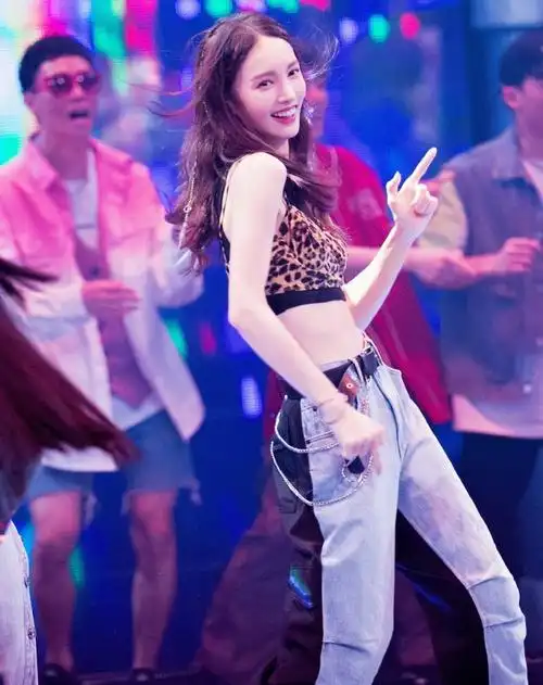 姐姐们白冰黄圣依金晨 王霏霏一支《你要跳舞吗》瞬间点燃现场气氛