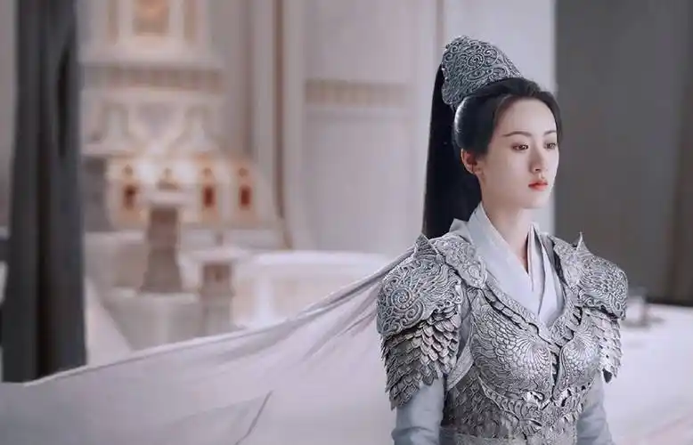 袁冰妍也被提名非常适合演「飒爽女将军」,主要是她在古装剧《琉璃》