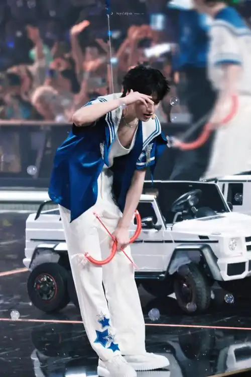 刘耀文叁重楼暨出道四周年演唱会##刘耀文舞蹈solo