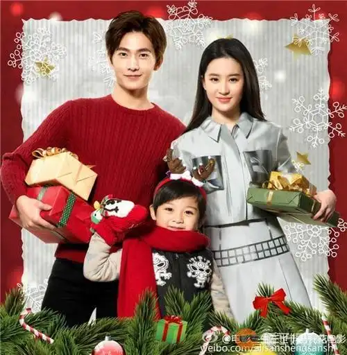 杨洋刘亦菲携萌娃送圣诞祝福啦,一家三口颜值逆天(杨洋一家三口的照片