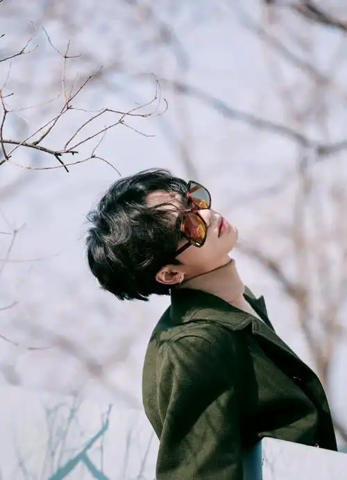 林彦俊帅气绅士春日写真34