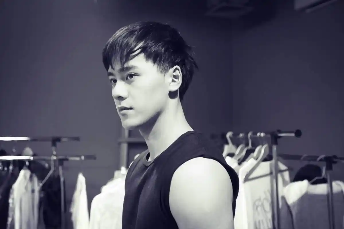 《同学两亿岁》开播在即新人朱致灵诠释"学霸校草"