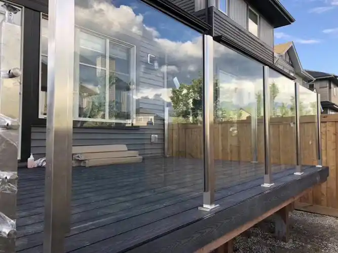 现代风砂光阳台玻璃护栏侧槽图文