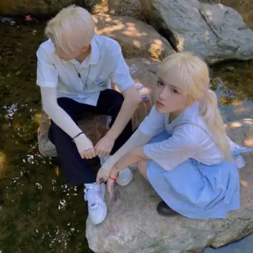 低调秀恩爱的情侣头像好像00后的都喜欢这种风格