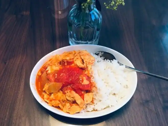 一个人在家,一个人吃饭.