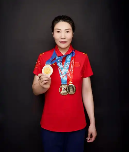 欢欢喜喜过大年杨晓丽就地过年忙备战挥洒汗水苦也甜