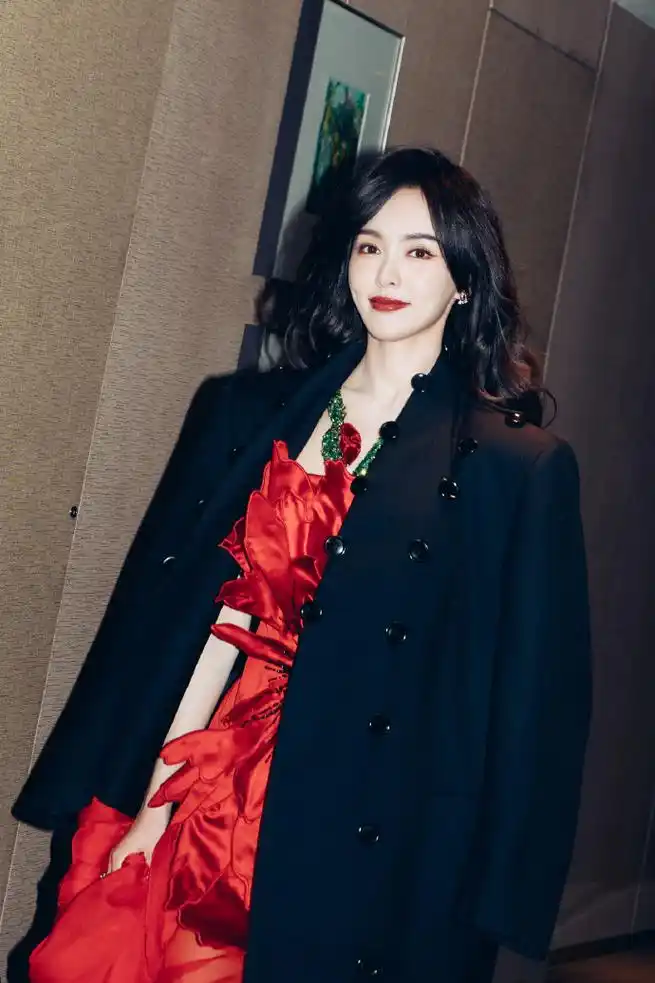 东方卫视跨年#唐嫣超话