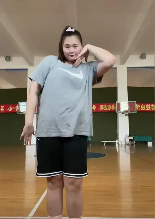 北师大的女篮中锋刘禹彤,可爱不?02