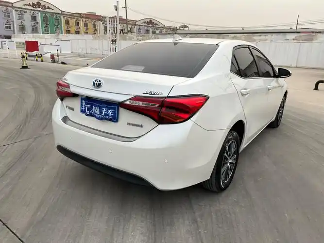 丰田 雷凌  2016款 双擎 1.8h gs cvt精英天窗版图片