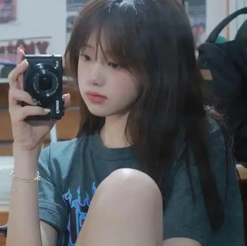 ins简约女生头像