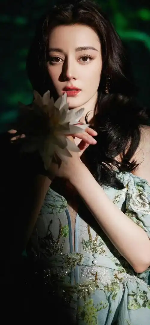 美女明星壁纸迪丽热巴