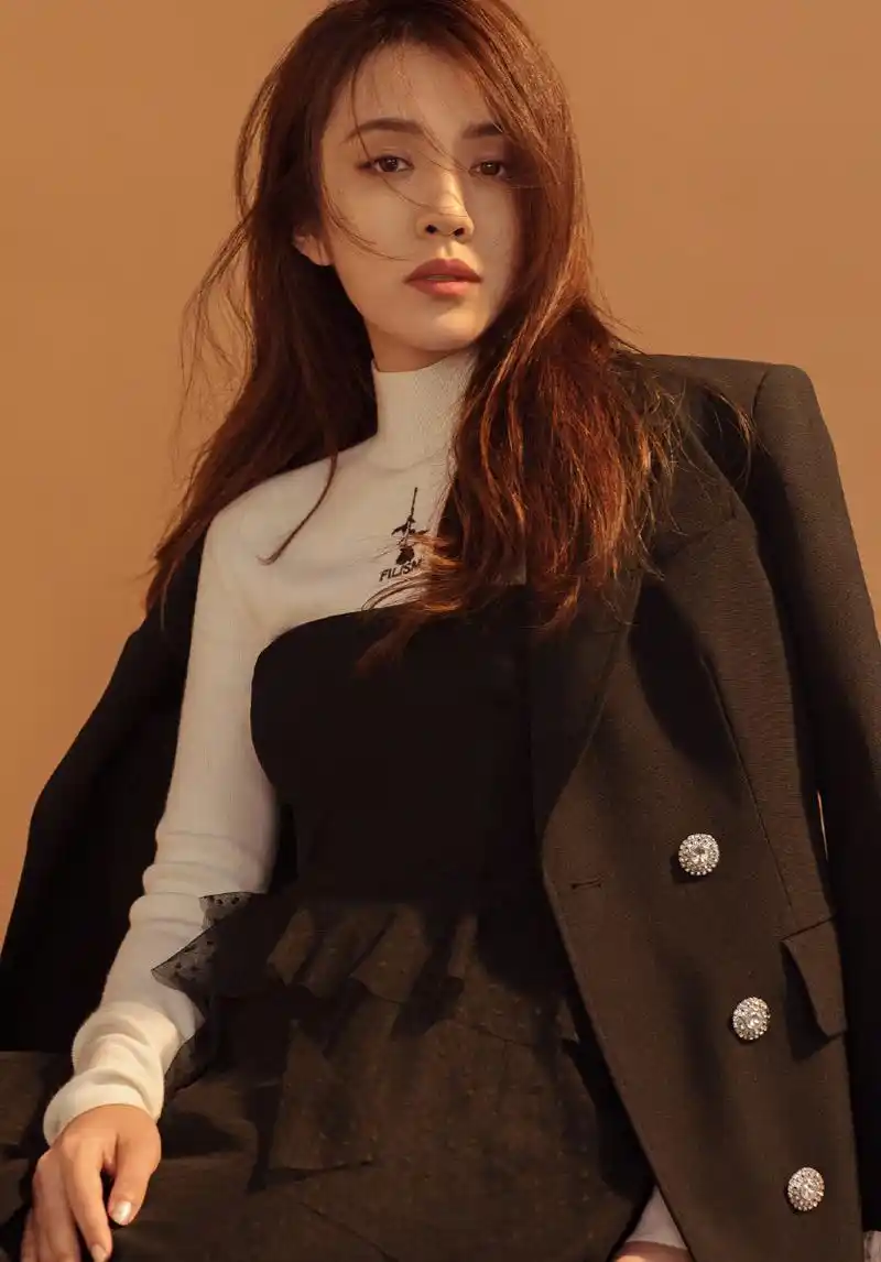 王晓晨成熟魅力时尚杂志写真图片