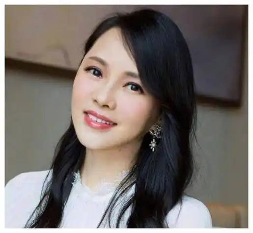 但是她想到秦昊是家里独子,她不想老公失望,所以她坚持打针吃药,并且