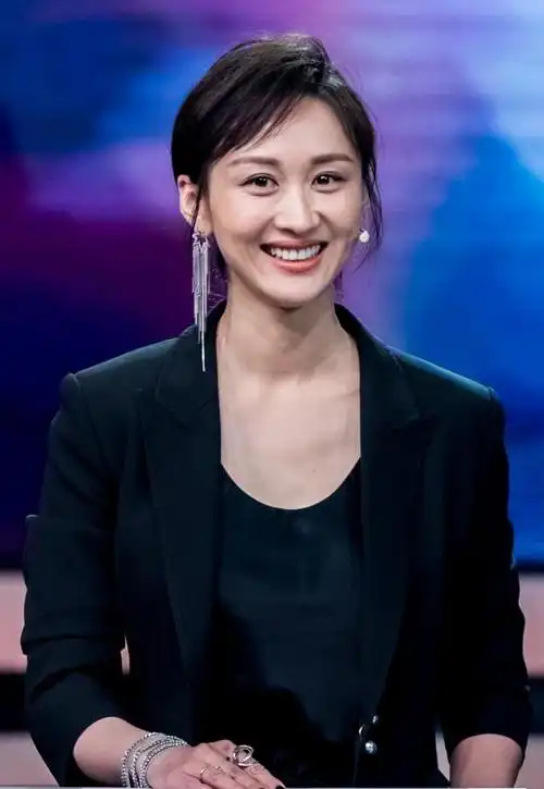 练练,既含蓄内敛又活泼可爱,是圈中充满正能量一名演员!