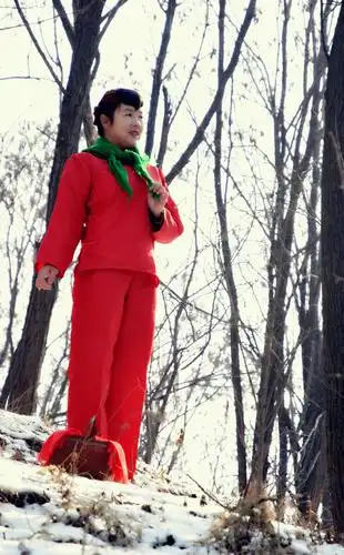 圪梁梁上的女人