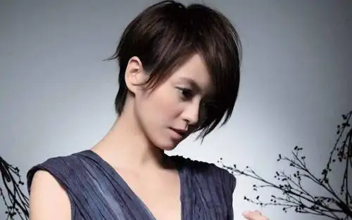 短发尤克里里谱弹唱版g调和弦谱歌芮拉尤克里里编配梁咏琪