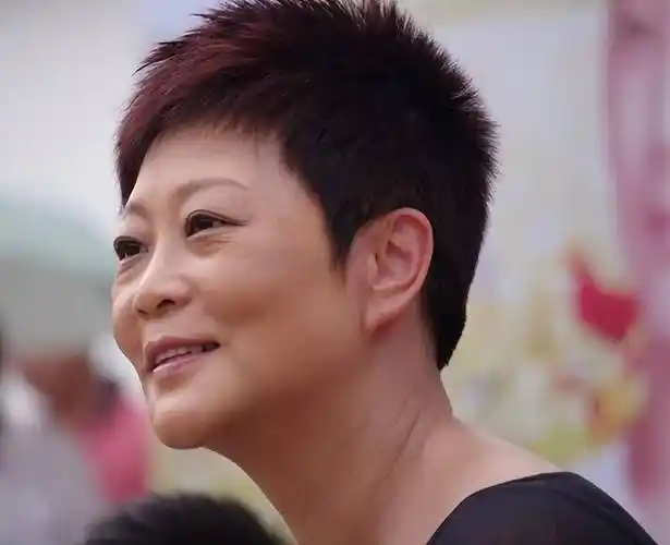 小品演员杨蕾:春晚首位女演员,她要是不结婚,就没宋丹丹啥事了_戴志诚