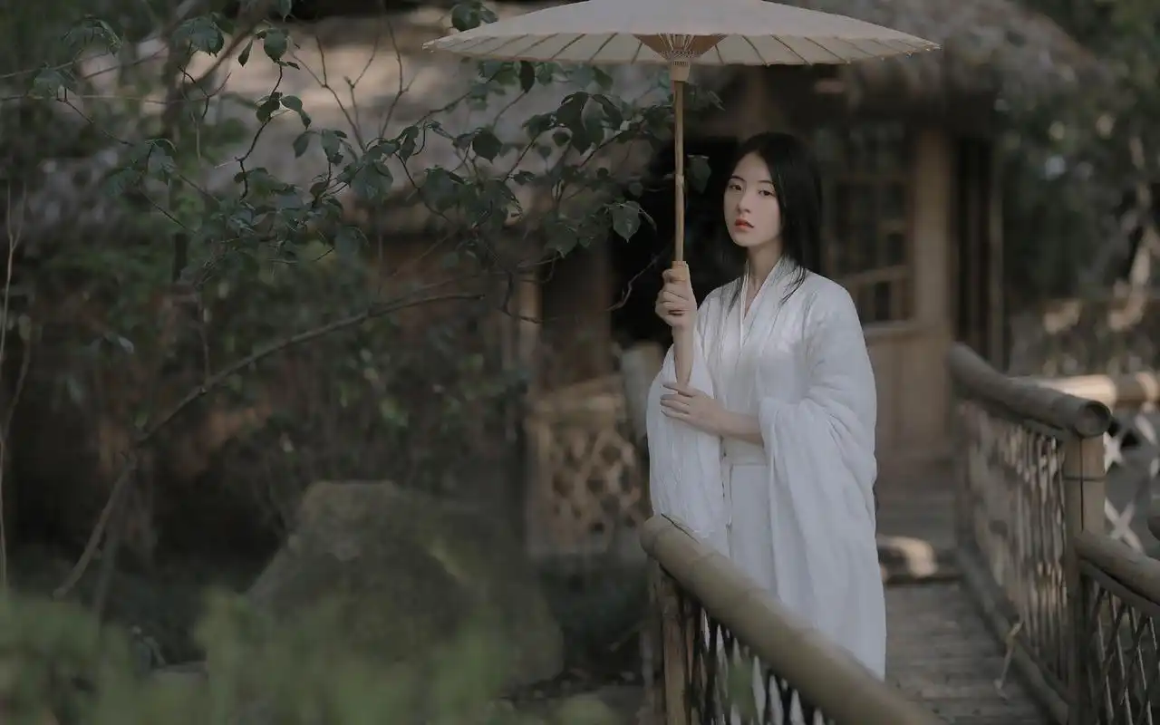 古风白衣美女高清桌面壁纸