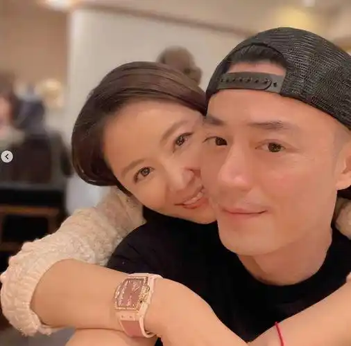 自林心如和丈夫霍建华携手步入婚姻殿堂至今,他们的爱情故事已经度过