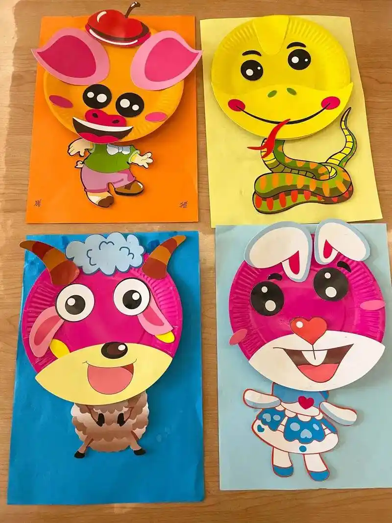 龙城店组织长者们开展以"十二生肖"动物为主题的拼贴画活动,需要细心