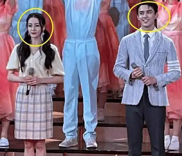 原创五四晚会路透曝光吴磊迪丽热巴再次同框吴磊的眼神宠溺像准男友