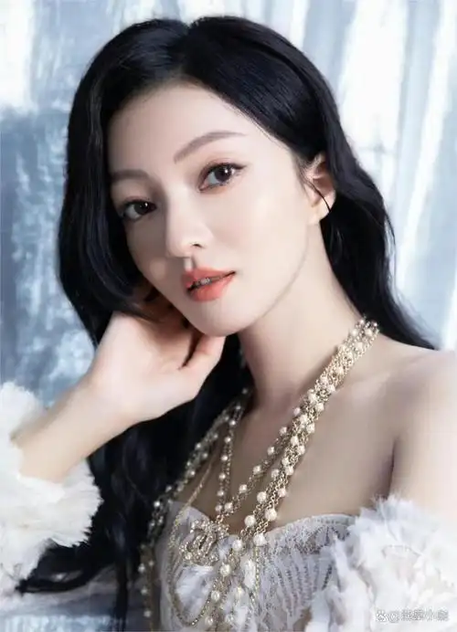 然而,真正让张韶涵再次翻红的,是她在2018年登上《歌手》舞台的那一