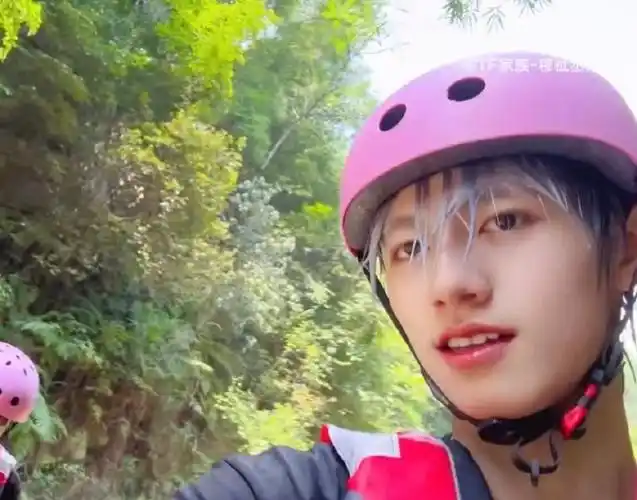 素颜美女怼脸三百六十度无死角美颜纯享版附视频#朱志鑫大拇哥自由