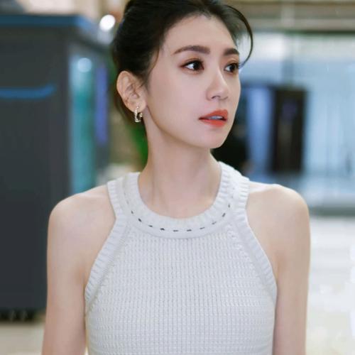 onoe贾静雯同款米色针织挂脖外穿吊带背心2023夏新上衣