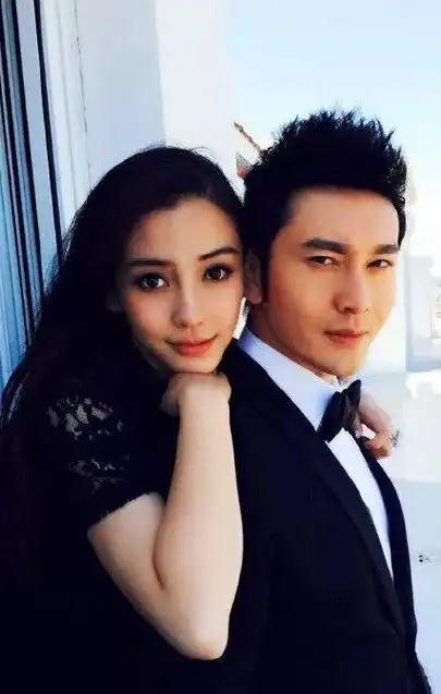 厉害了!陈伟霆和黄晓明抢 baby,如今携女友游日本