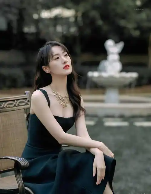 袁冰妍流金港风造型好惊艳!