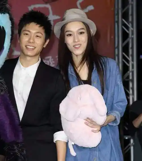 歌手韦礼安官宣结婚老婆是圈外人2019年与相恋11年的女友分手