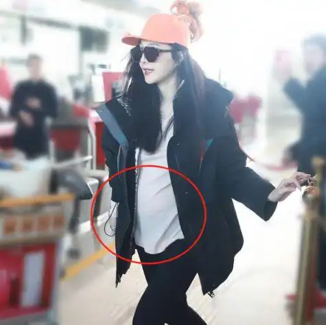 肚子凸起,身材臃肿,照片流出后就会有人往怀孕上猜,然后范冰冰工作室