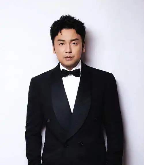 演员雷佳音老婆是吵架吵来的还和岳母处得像姐弟