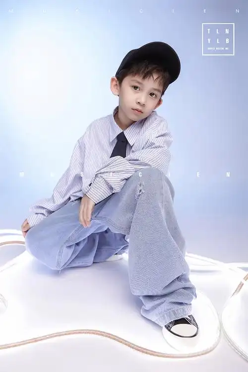 凌云丶丶的儿童摄影作品《帅气男生》