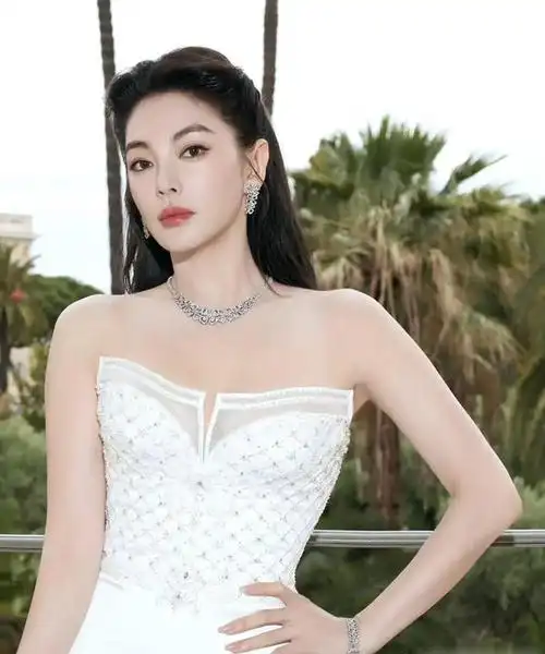 张雨绮一种霸气女总裁的魅力