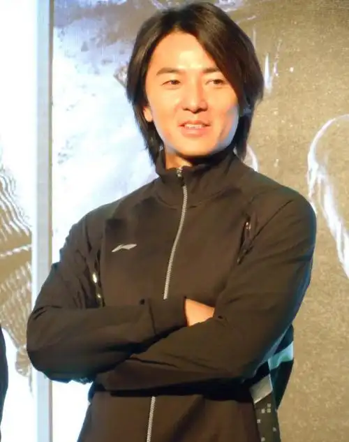 郑伊健近照曝光与蒙嘉慧在日本生活拮据苍老憔悴让人认不出