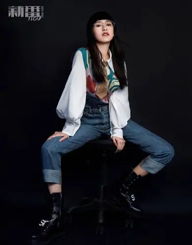 袁冰妍齐刘海造型复古写真图片