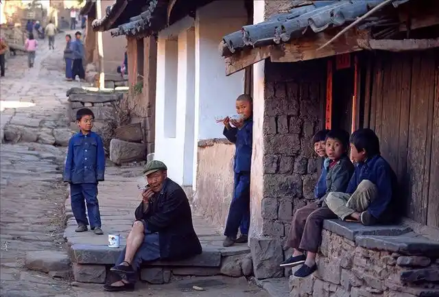 时代的印记,20张80年代老照片,还有闹洞房的照片,真是难得一见