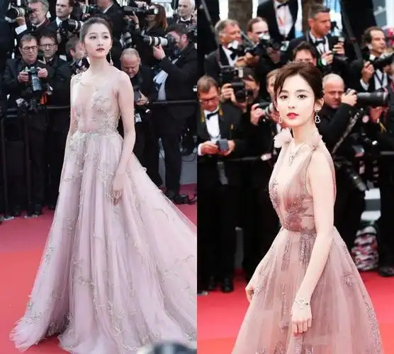 童星关晓彤和古力娜扎两人同穿深v长裙网友关晓彤多一块肉