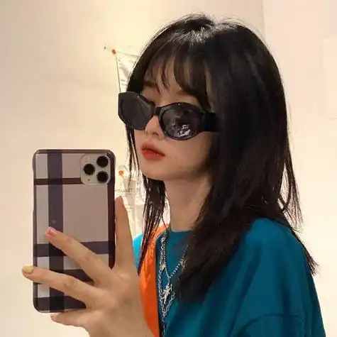 戴墨镜女生头像超拽真人