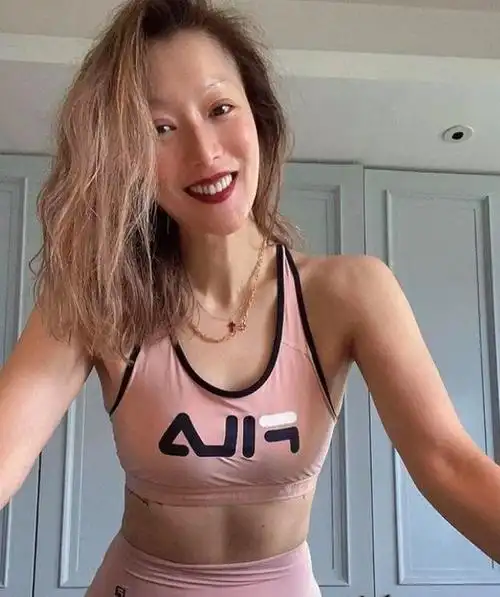 厉害盘点娱乐圈中拥有完美腹肌的女星有一位年龄至今成谜