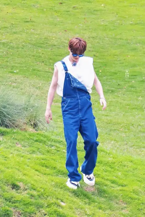 justin黄明昊 背带裤 无袖太爱啦~奶团子好rua~ #向全世界安利