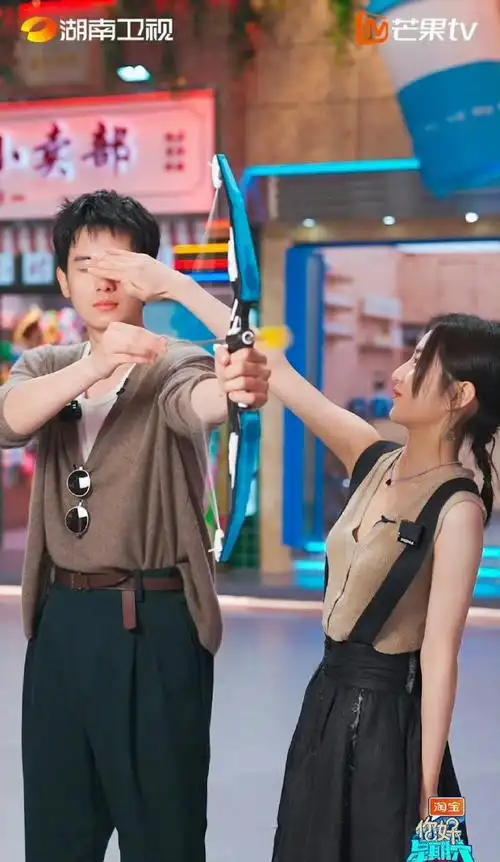 好六520发了张子枫胡先煦拍立得##你好星期六